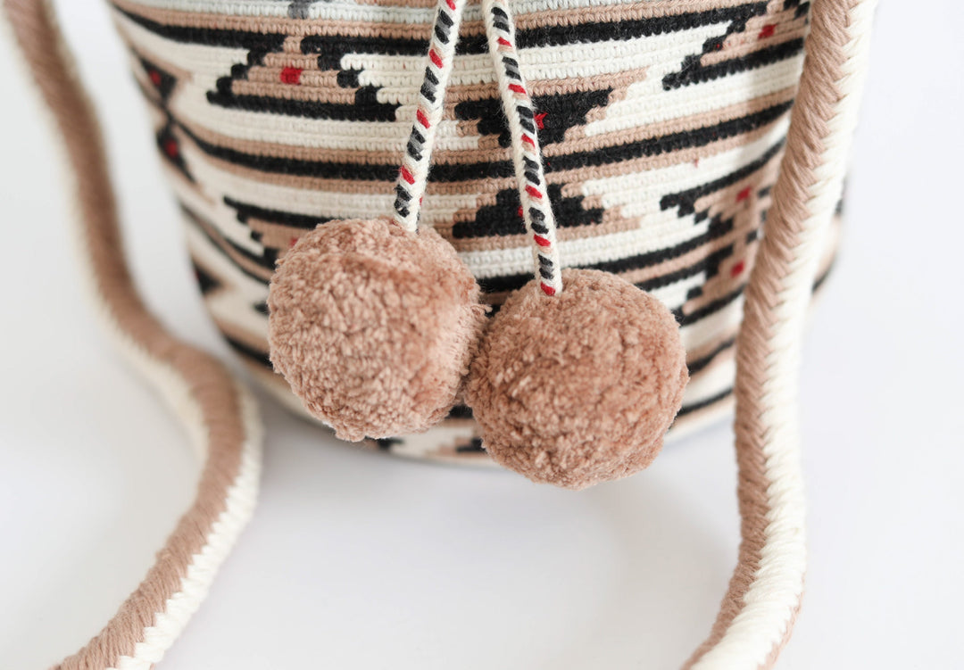Mama Tierra Sandclock Bucket Bag